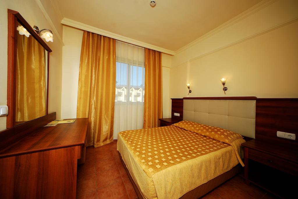Luna Beach Deluxe Hotel Marmaris Room photo